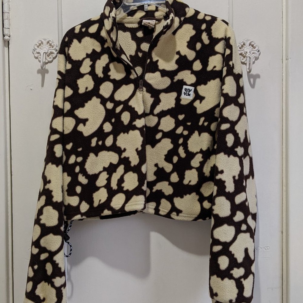Lucy and Yak Crop Fleece in Reverse Cow Print Sz M